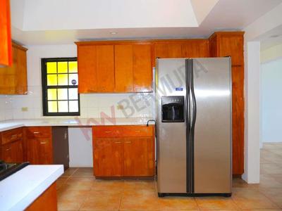 House · For sale · 4 bedrooms