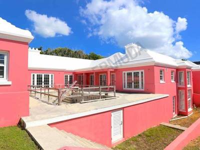 House · For sale · 5 bedrooms